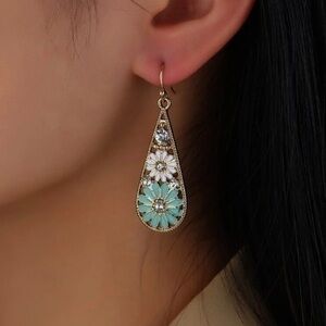 Flower & Rhinestone Decor Water Drop Earrings NWT